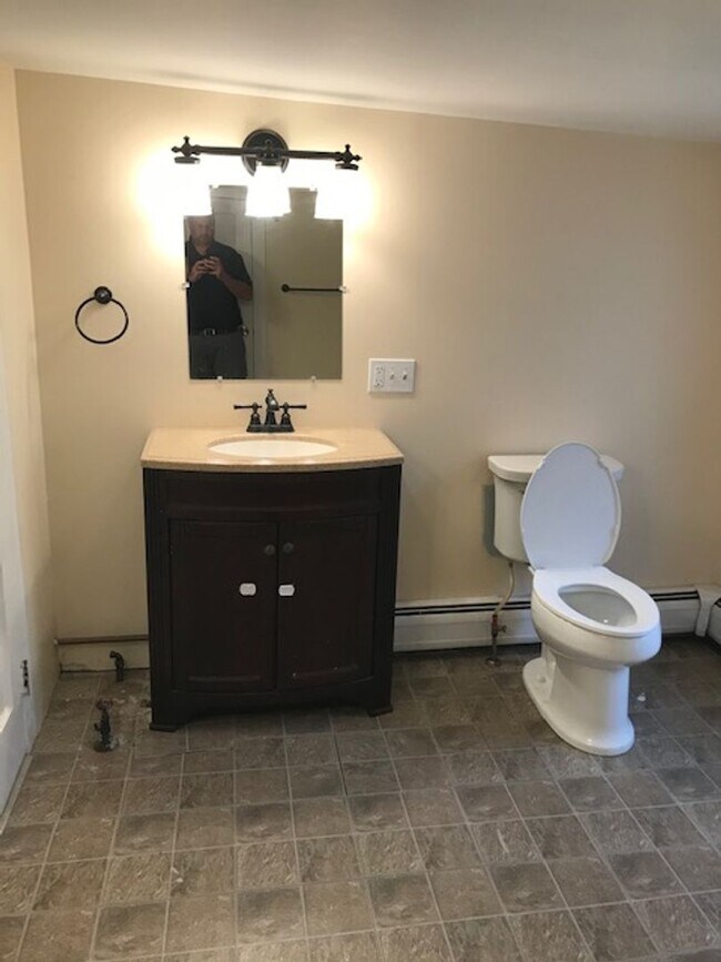 Building Photo - 309 W Broad St