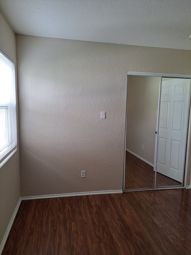 Building Photo - 1835 Carmona Ave