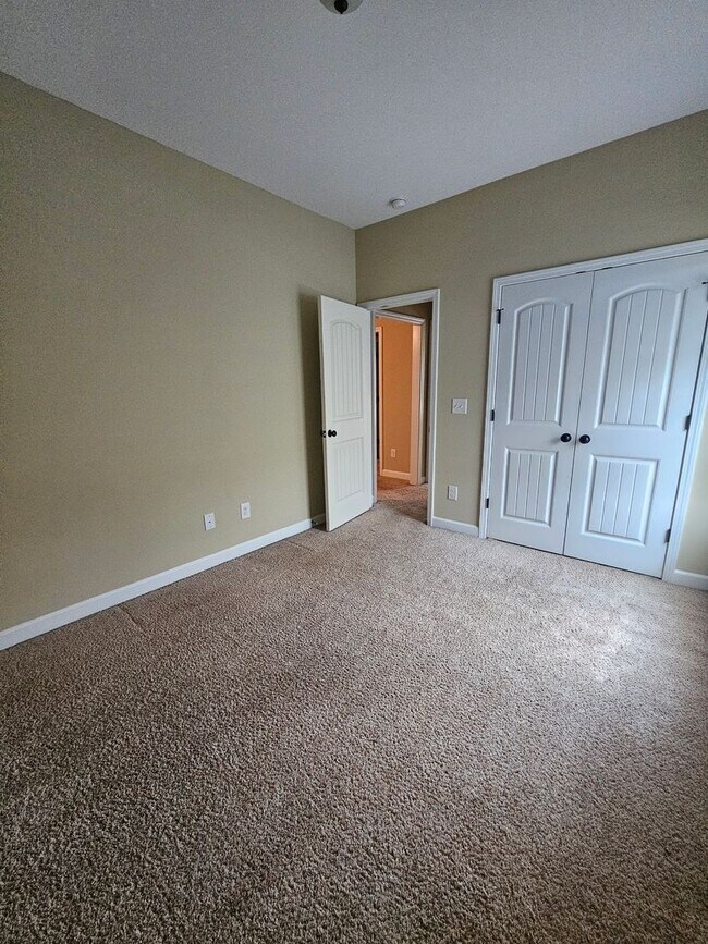 Building Photo - 204 Twilight Dr