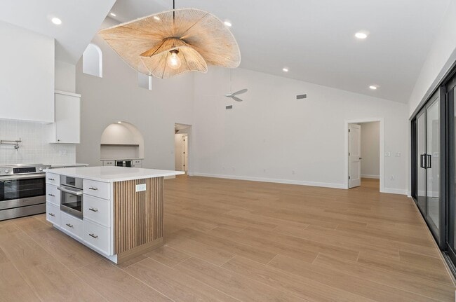 Building Photo - 139 Sand Pine Dr