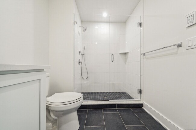 Building Photo - 8 Husted Ln