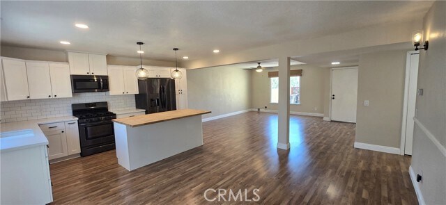 Building Photo - 751 Vía Los Santos