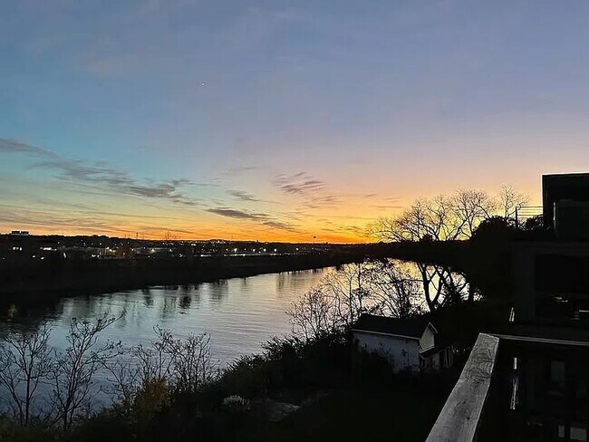 Building Photo - Fully Furnished House on the River! 10 min...