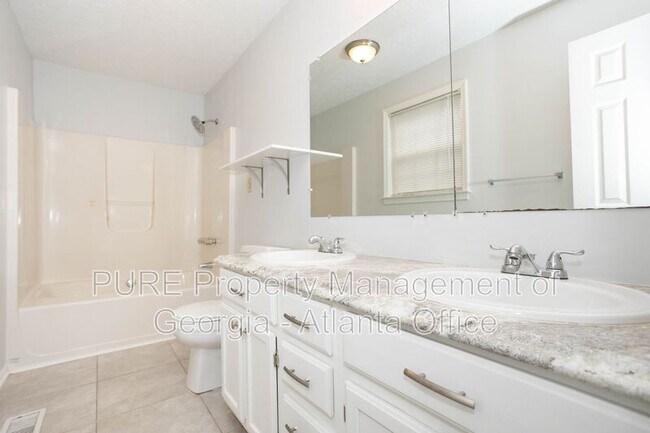 Building Photo - 2739 Sanibel Ln SE