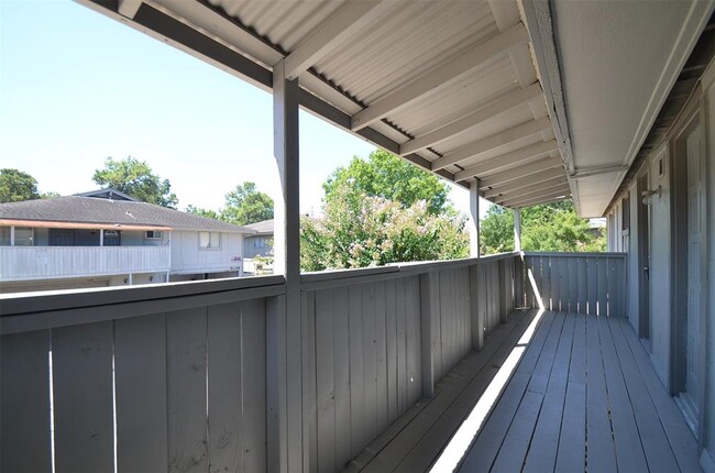 Building Photo - 5650 Birchmont Dr