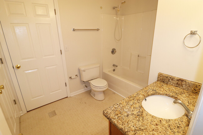 Hall bath - 1304 Poplar Ridge Rd