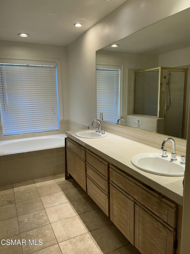 Building Photo - 5608 Roundtree Pl