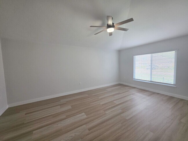 Building Photo - Beautiful 4 Bedroom in Gated Compass Pointe