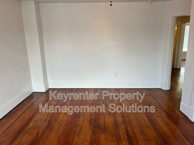 Building Photo - 204 W Peabody St