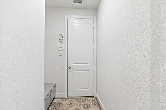Building Photo - 3121 Sunnyside Dr