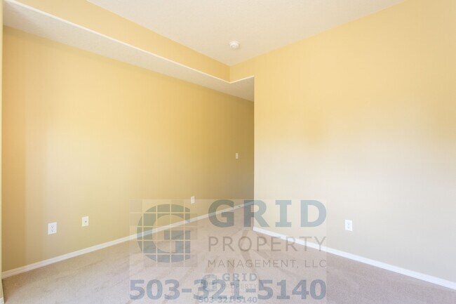 Building Photo - Spacious 3 Bedroom, 2.5 Bath Townhome Available in Hillsboro - 2 Car Garage!