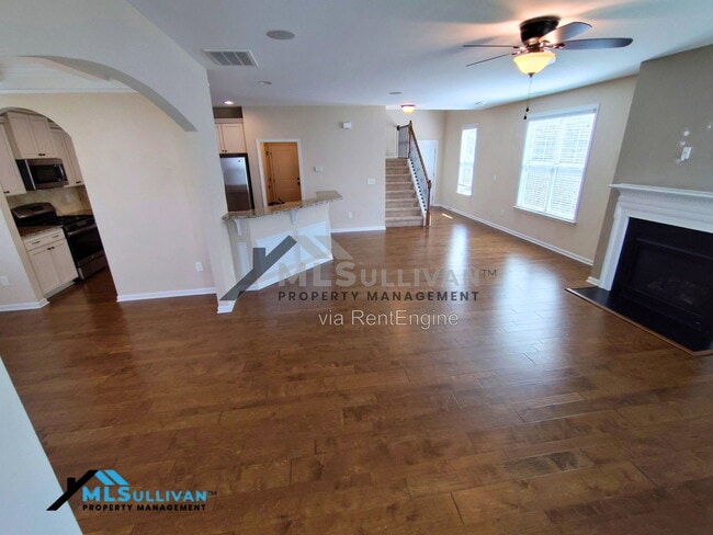 Building Photo - 207 Maple Walk St