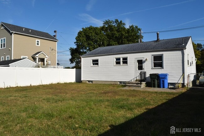 Building Photo - 57 E Tappen St
