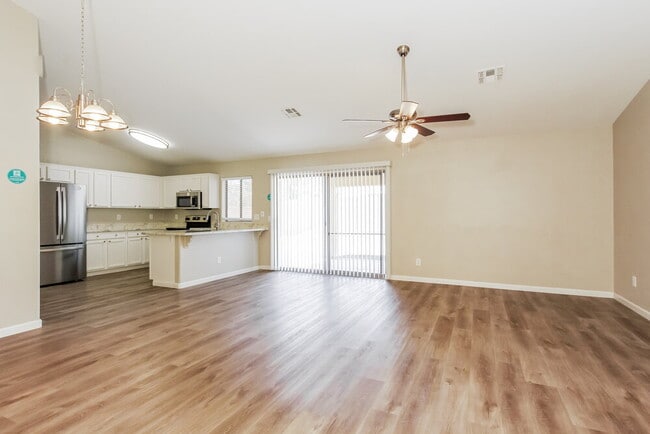 Building Photo - 13254 W Paradise Ln