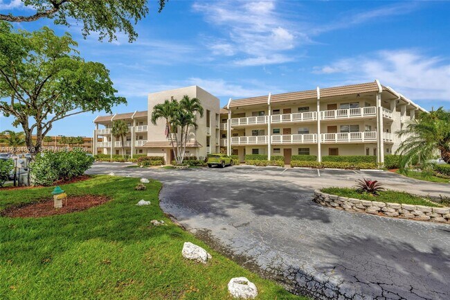 Building Photo - 6800 Royal Palm Blvd