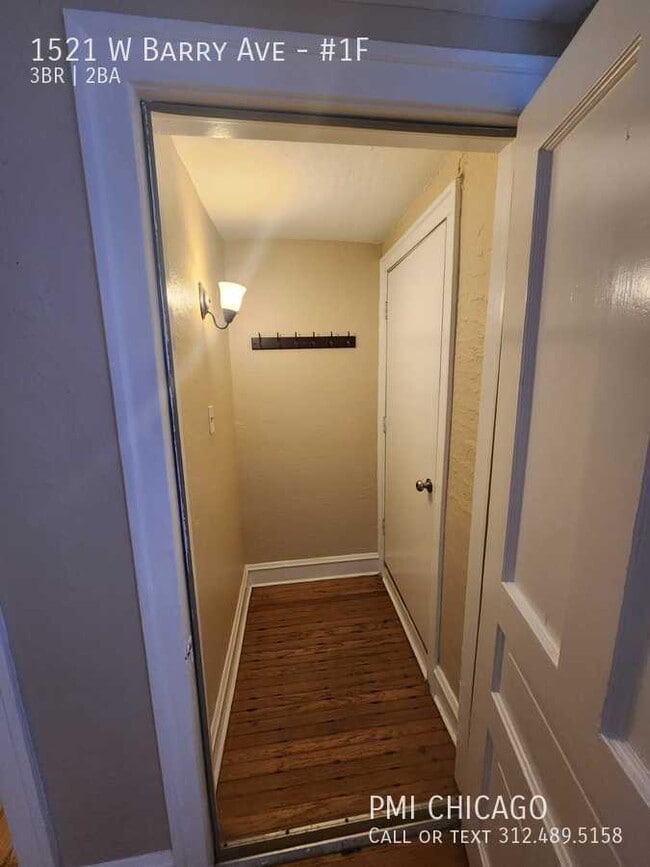 Building Photo - 1521 W Barry Ave