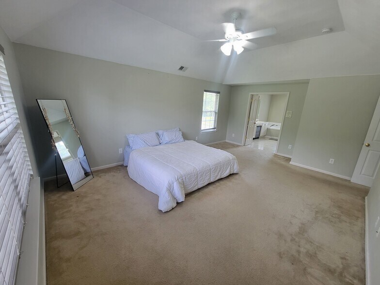 Primary Bedroom - 2257 Averill Dr