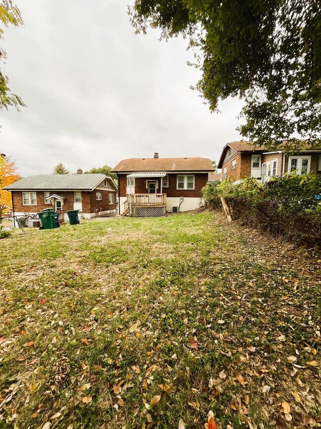 Building Photo - Darling 2 bedroom Bungalow