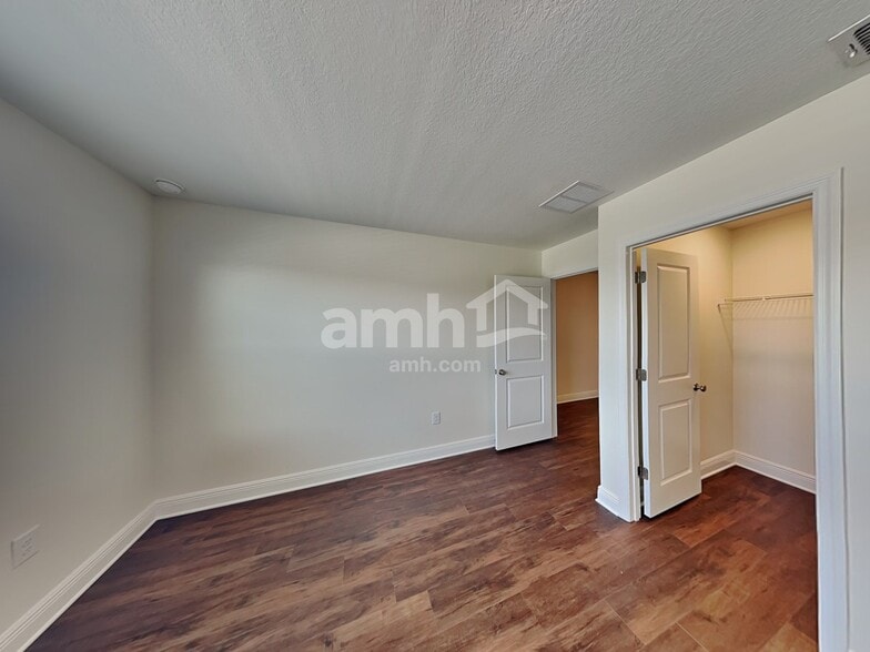 Building Photo - 14609 Cedar Ml Dr