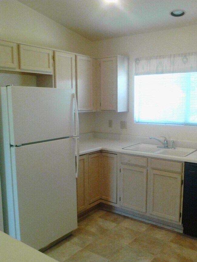 Building Photo - UNFURNISHED AGE RESTRICTED HOUSE  INCLUDES BONUS ROOM