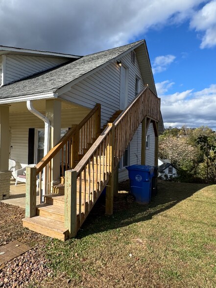 Building Photo - 711 Kensington Ave