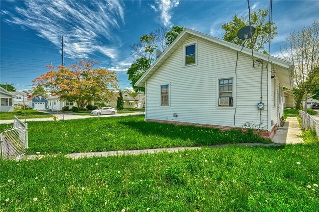 Building Photo - 4 Belford Dr