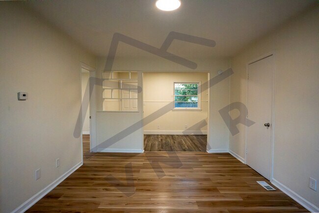 Building Photo - 1921 S Vine St