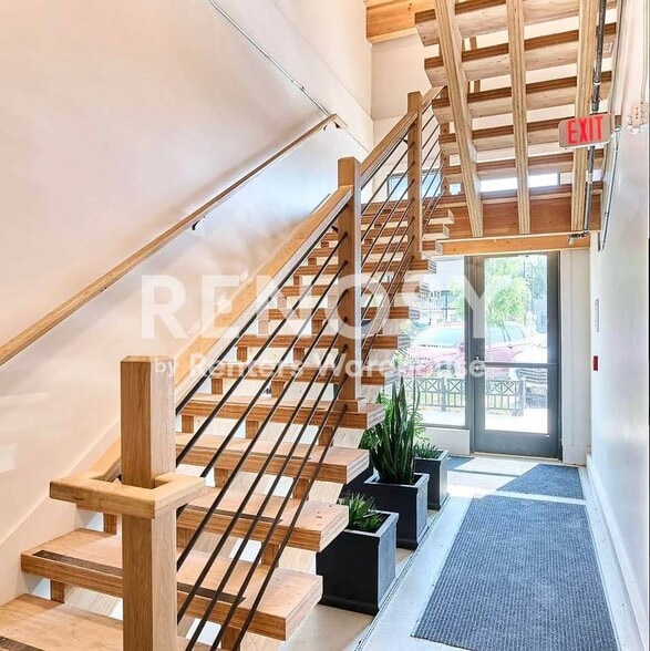 Building Photo - 304 5th St