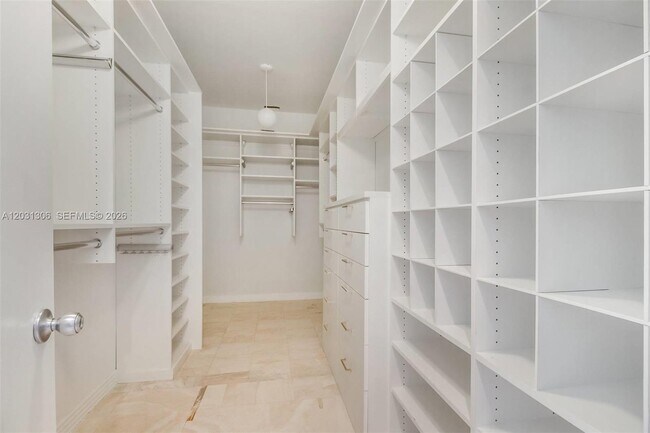 Building Photo - 4051 Ensenada Ave