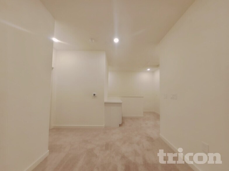 Building Photo - 2046 Delta Vw Ave