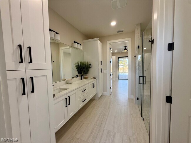 Building Photo - 106 NE 8th Pl