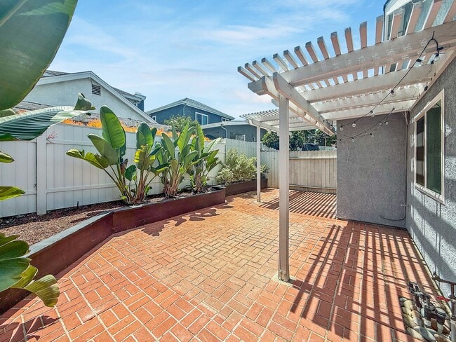 Building Photo - Beautiful 2B/2BA House in Carlsbad!