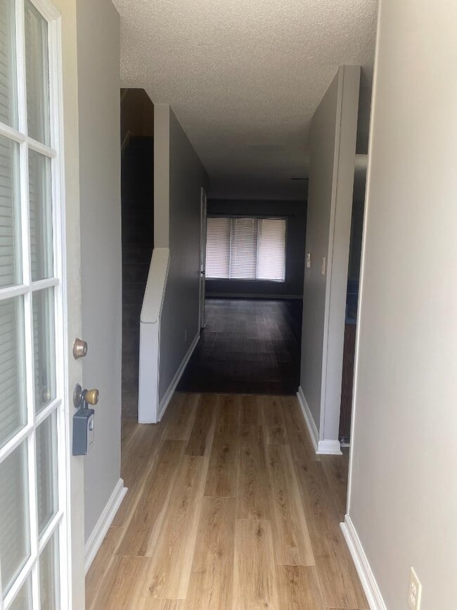 Building Photo - 409 Garden Dr