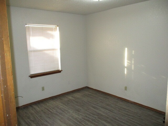 Building Photo - 716 Swan Lake Rd