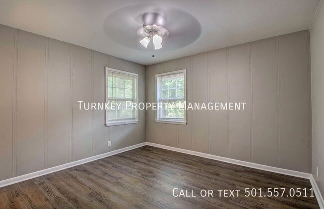 Building Photo - 14 S Wakefield Dr