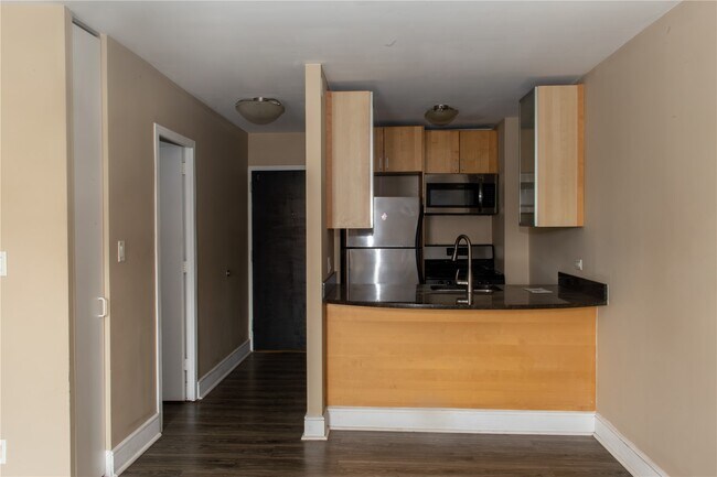 Building Photo - 210 N 17th St