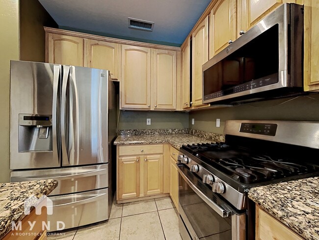 Building Photo - 231 W Flamingo Dr