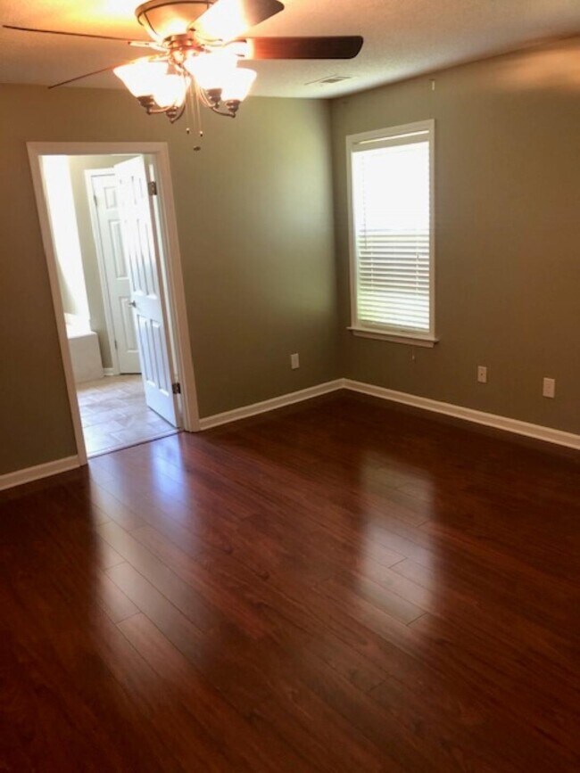 Building Photo - 1386 Milestone Cir