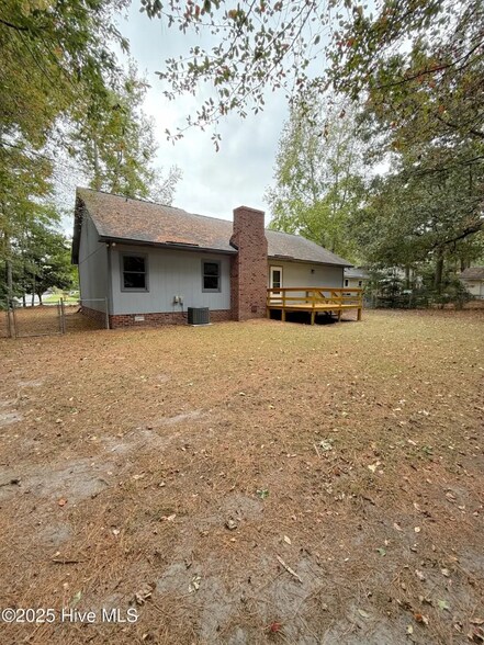 Building Photo - 107 E Baywood Ln