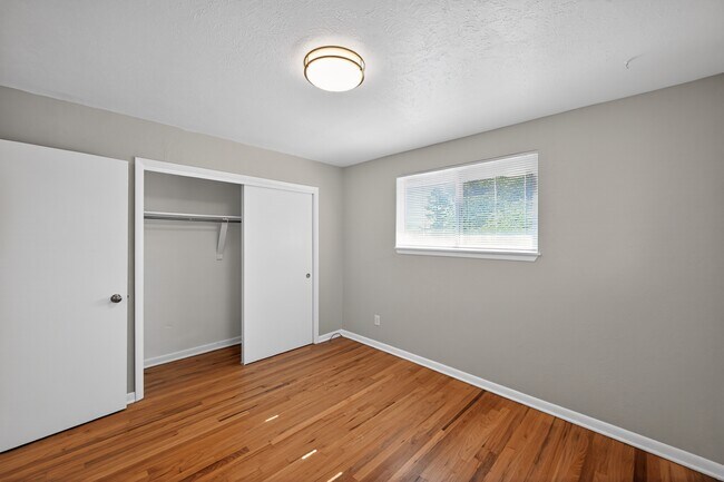 Building Photo - 26 Newland Ct