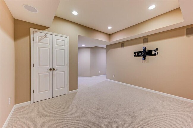 Building Photo - 2745 Lenox Rd NE