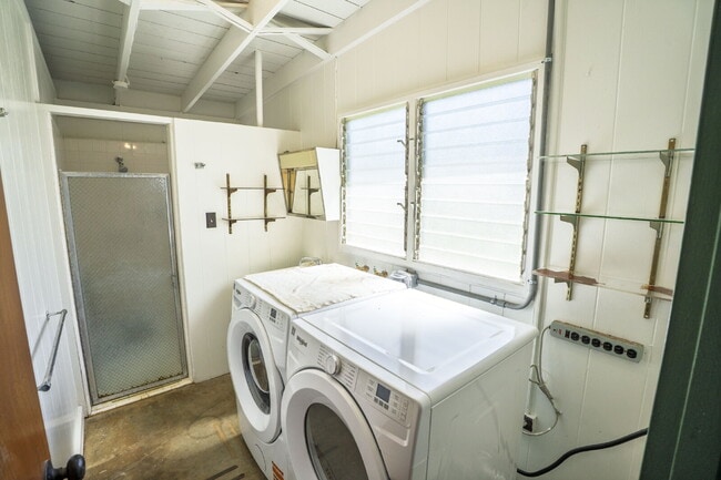 Building Photo - Welcome Home to Waimanalo!