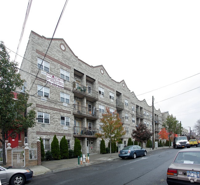 1415 Doris St - Doris Street