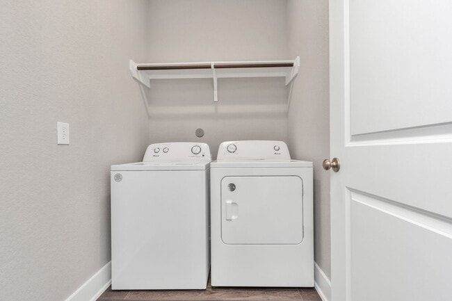 Building Photo - Live Oak