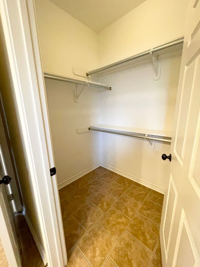 Building Photo - 104 Letha Ct