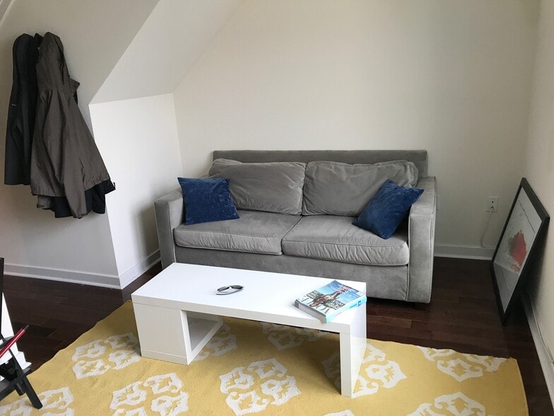 3rd floor bonus wet bar room - 1235 S 17th St