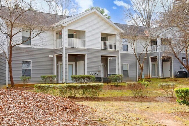Building Photo - Two Bedroom Apartment