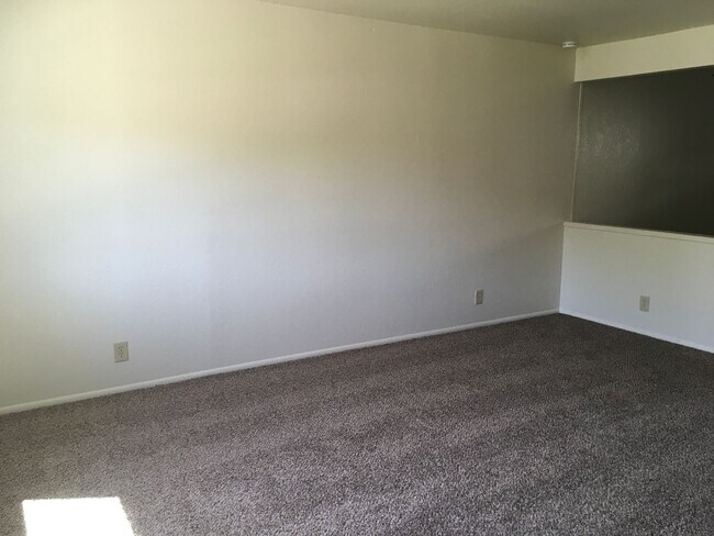 Building Photo - 835 Shiloh Ct
