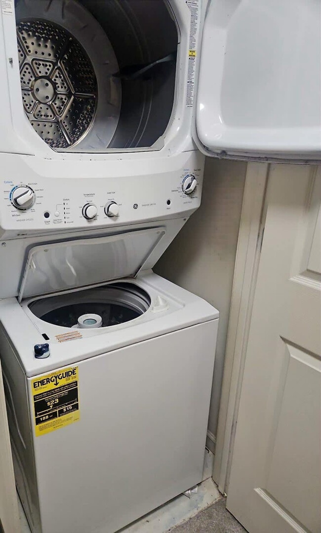 Building Photo - 1051 Southern Dr