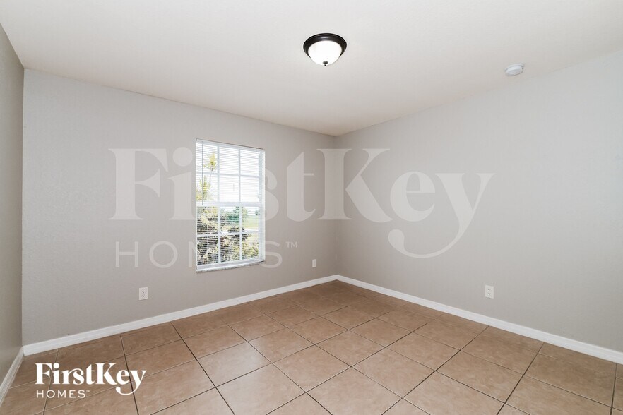 Building Photo - 1412 NW 12th Pl